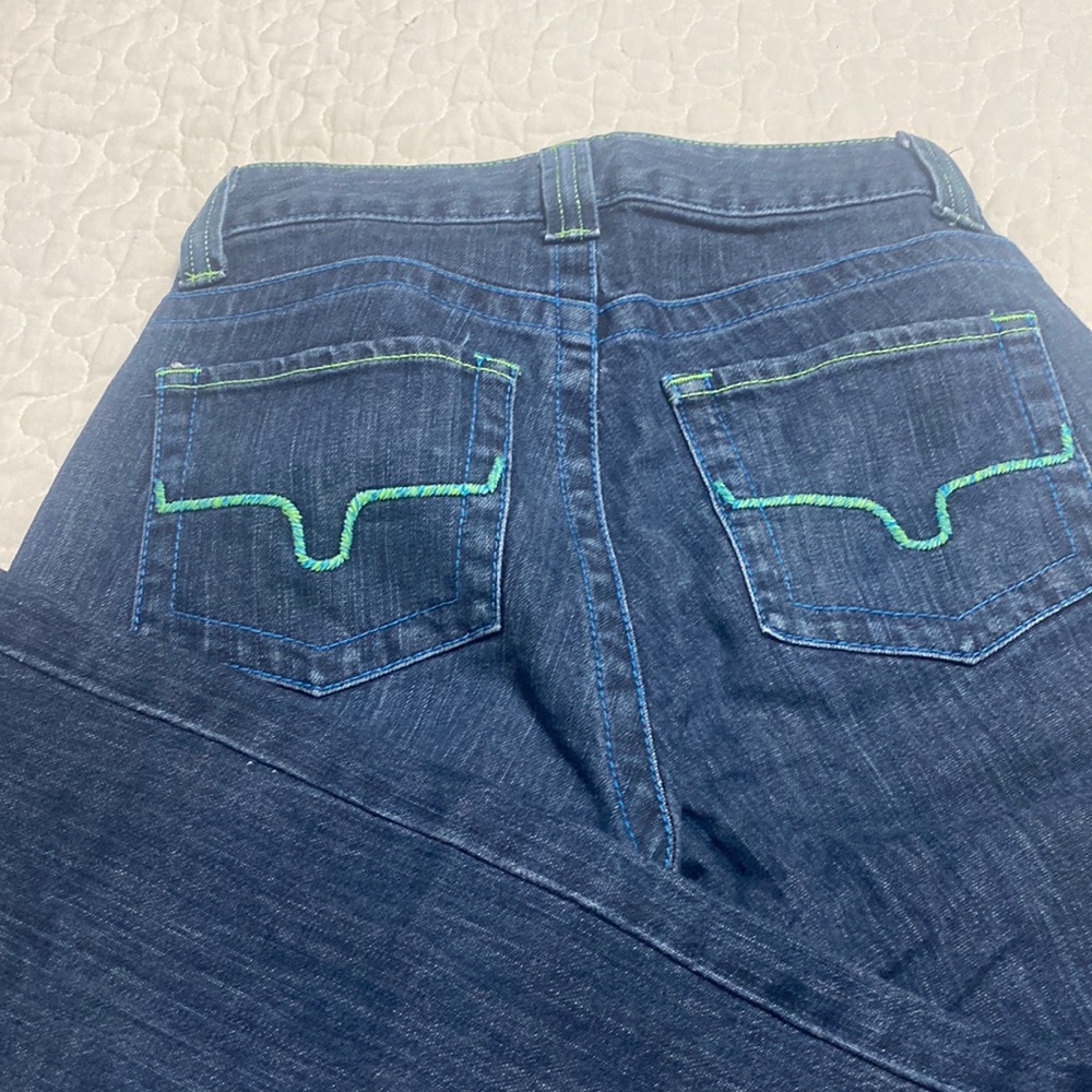 Kimes Ranch Betty jeans.  Blue and green stitching size 00/36.
